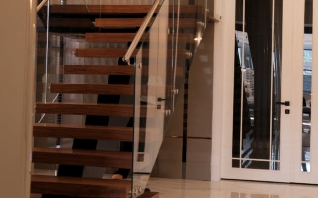 Güzelbahçe Merdiven Firmaları & Fiyatları | Villa ve Lüks Konutlar İçin Rehber